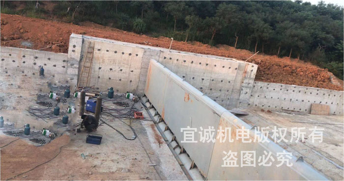 新疆鋼壩施工現(xiàn)場1.jpg