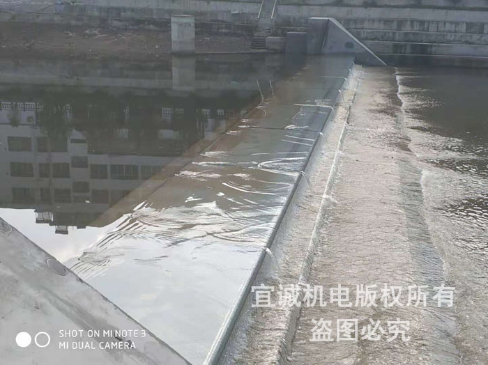 六安斑竹園鎮(zhèn)液壓壩閘門放倒?fàn)顟B(tài).jpg